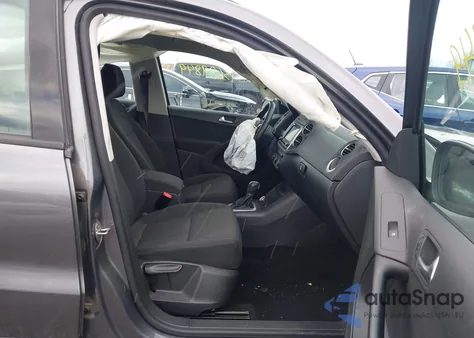 2018 Volkswagen Tiguan Limited 2.0T z USA, uszkodzony, nr VIN WVGBV7AX0JK003853